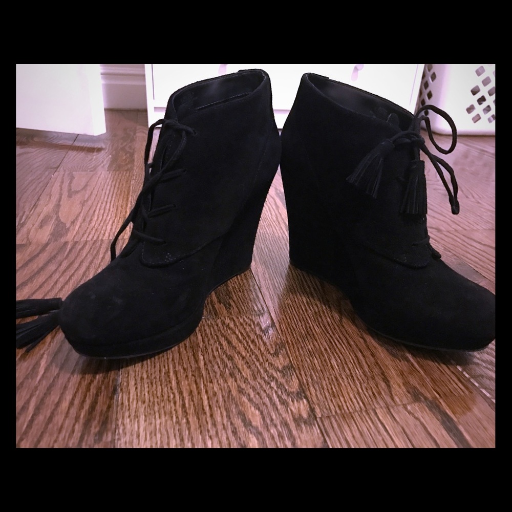 Jessica Simpson "Cyntia" Wedge Booties Black